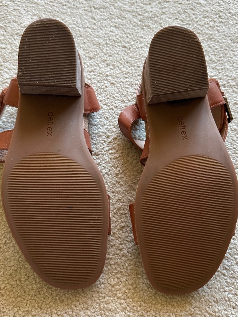 Aetrex Tan Leather Sandals, size 8.5, adjustable width, stack heel - Picture 7 of 10